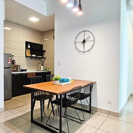 Cozy Apartment Near Ioi City Mall, Maeps Serdang, Putrajaya By Cloud Host Room photo