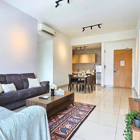 Cozy Apartment Near Ioi City Mall, Maeps Serdang, Putrajaya By Cloud Host Room photo