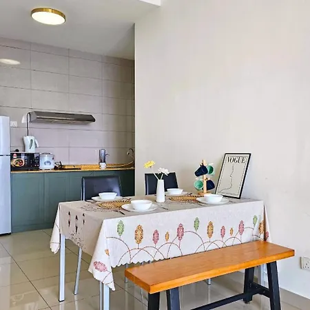 Cozy Apartment Near Ioi City Mall, Maeps Serdang, Putrajaya By Cloud Host Room photo