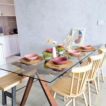 Cozy Apartment Near Ioi City Mall, Maeps Serdang, Putrajaya By Cloud Host Room photo