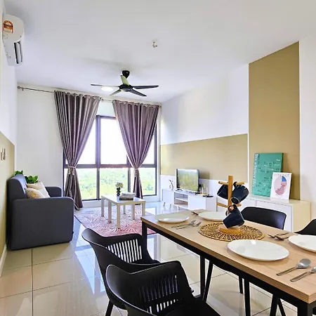Cozy Apartment Near Ioi City Mall, Maeps Serdang, Putrajaya By Cloud Host Room photo