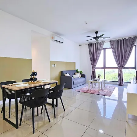 Cozy Apartment Near Ioi City Mall, Maeps Serdang, Putrajaya By Cloud Host Room photo