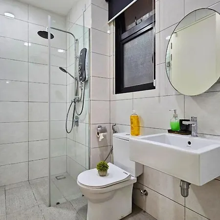 Cozy Apartment Near Ioi City Mall, Maeps Serdang, Putrajaya By Cloud Host Room photo