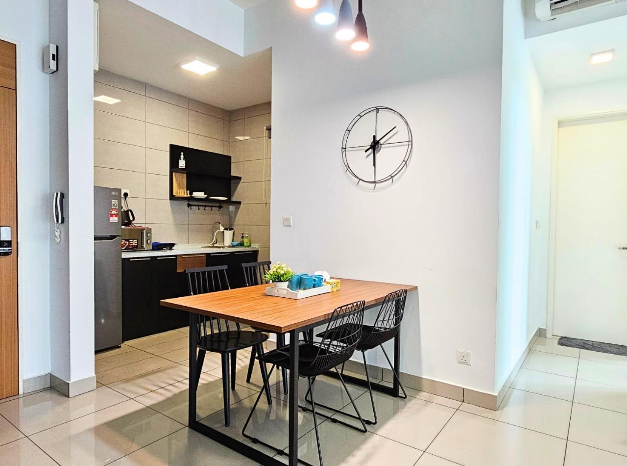 Cozy Near Ioi Mall, Maeps Serdang, By Cloud Host Apartment *