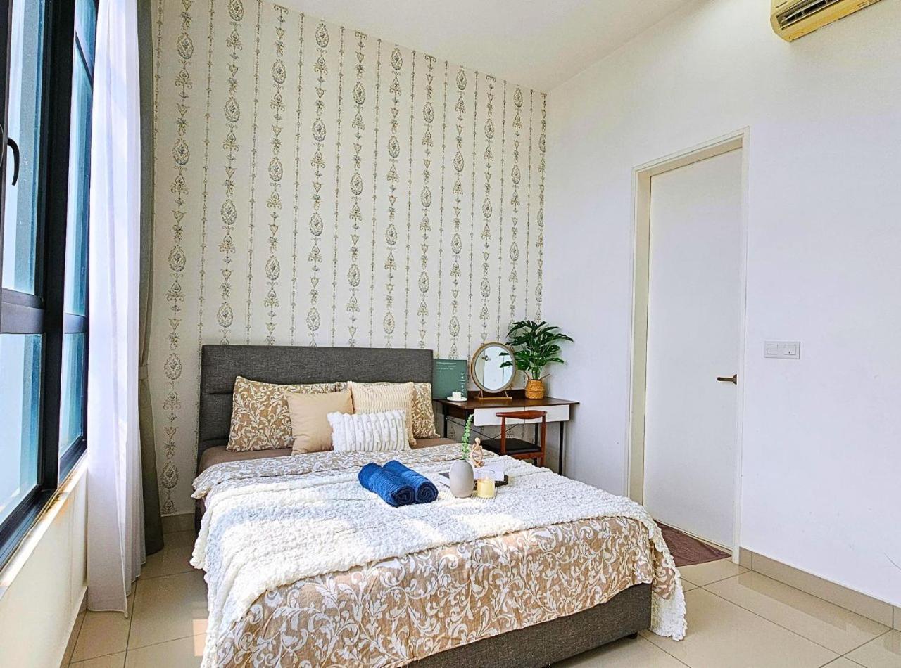 Cozy Near Ioi Mall, Maeps Serdang, By Cloud Host Apartment *