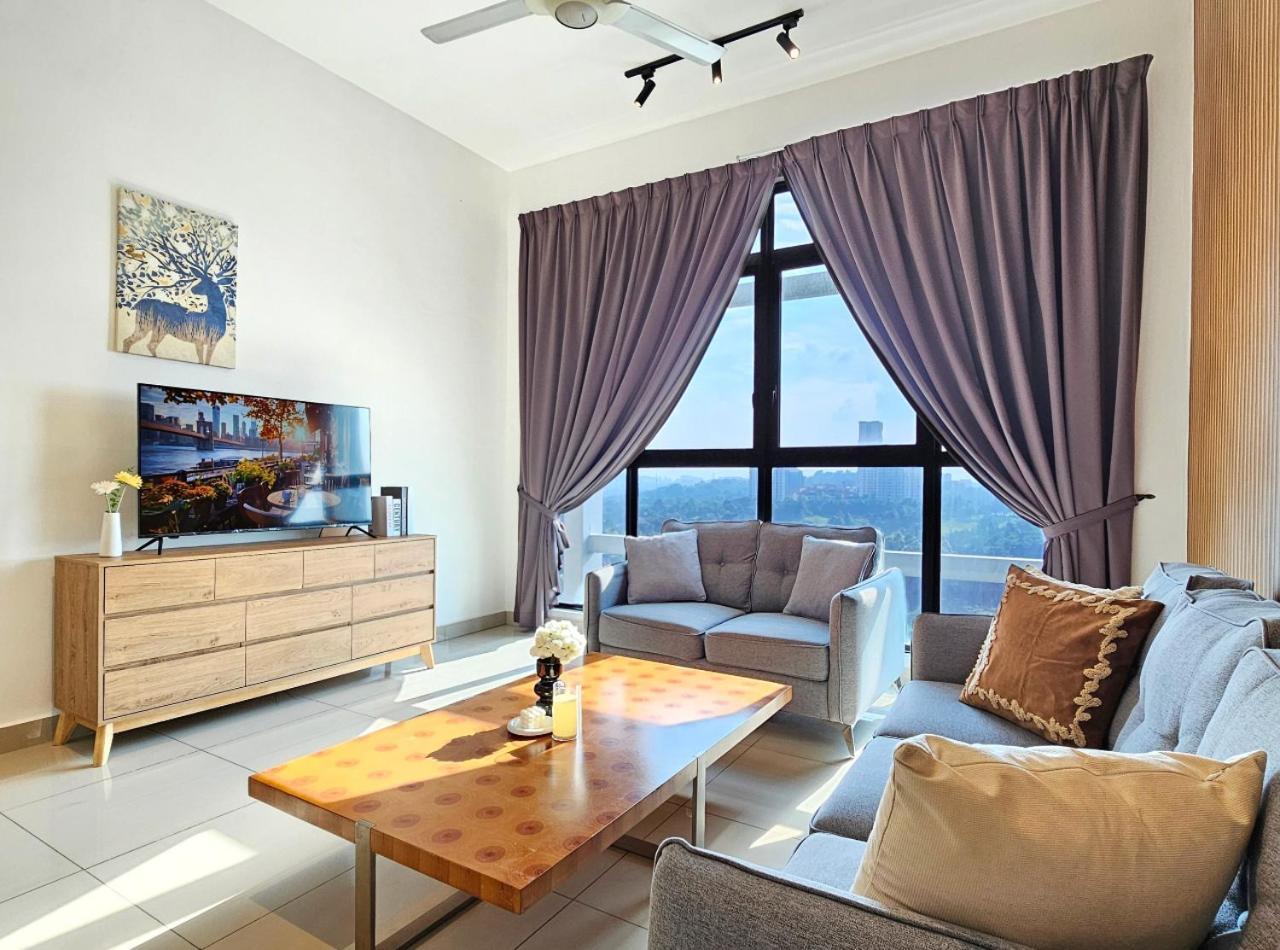 Cozy Near Ioi Mall, Maeps Serdang, By Cloud Host Apartment *